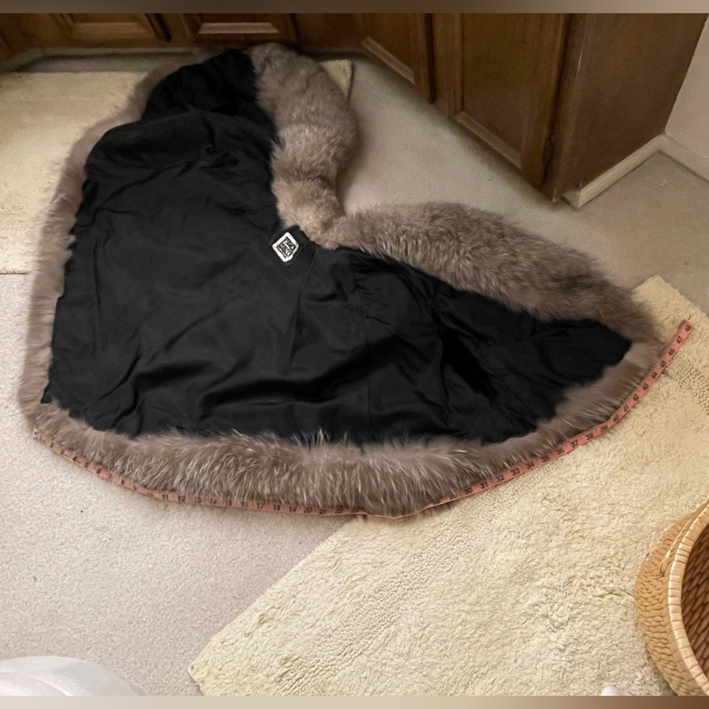 MINT cond GENUINE fully let out SAGA black MINK FUR cape with pastel FOX trim - Picture 9 of 10